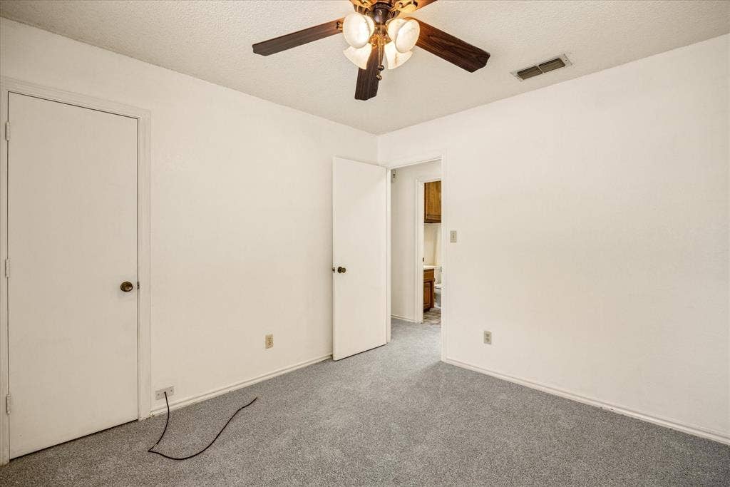 706 Tahiti Drive, Granbury, TX 76048 706 Tahiti Drive, Granbury, TX 76048