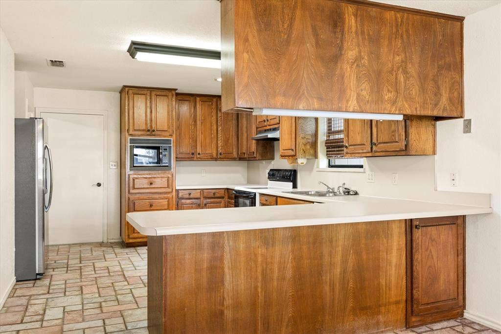 706 Tahiti Drive, Granbury, TX 76048 706 Tahiti Drive, Granbury, TX 76048
