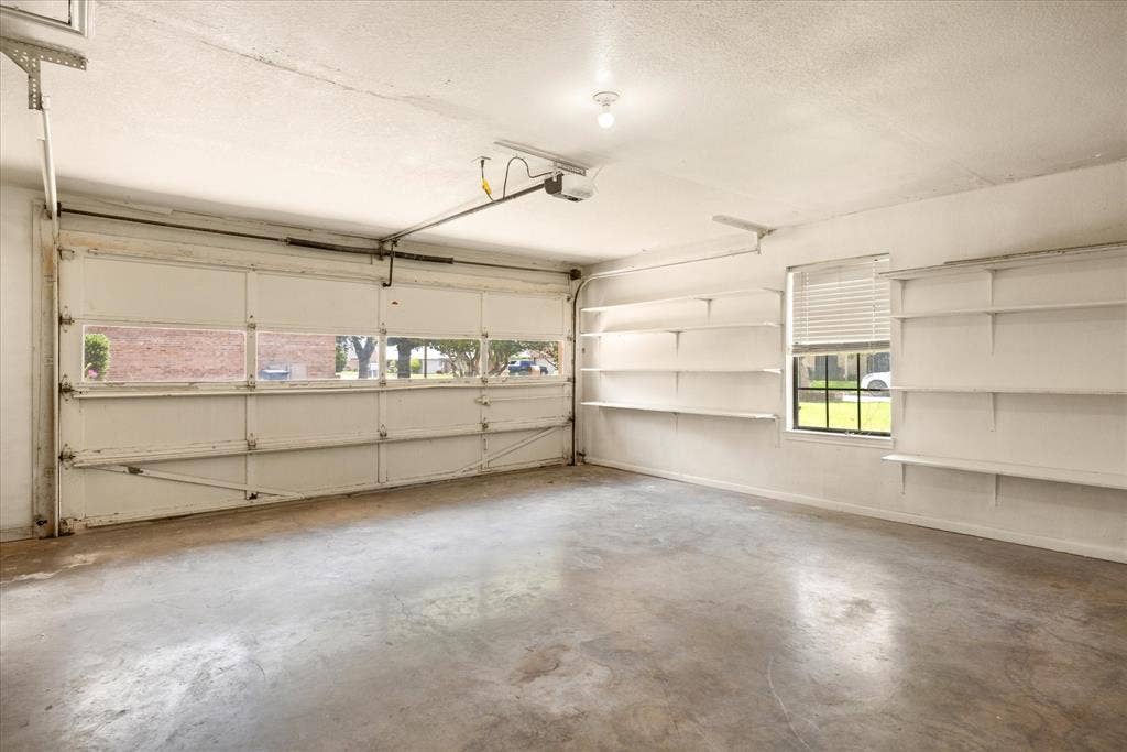 706 Tahiti Drive, Granbury, TX 76048 706 Tahiti Drive, Granbury, TX 76048