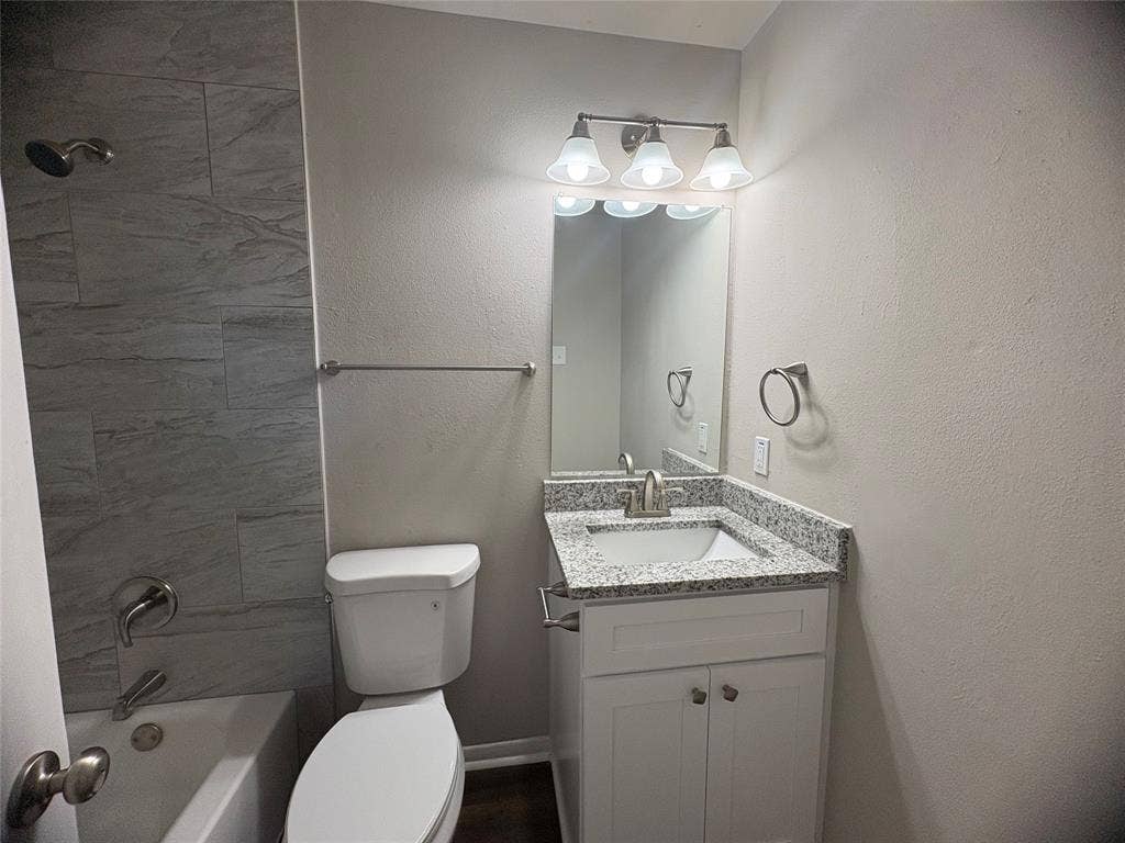 117 Yorkshire Drive, Cedar Hill, TX 75104 Full bathroom master featuring a textured wall, vanity, and tub / shower combination