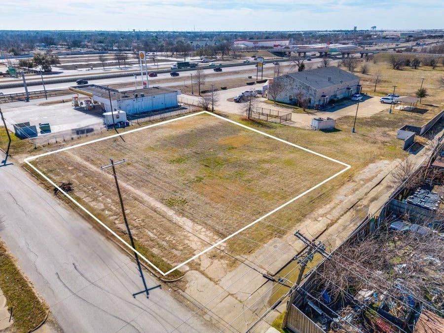 Property photo for 1 Hyde Park Drive, Mesquite, TX