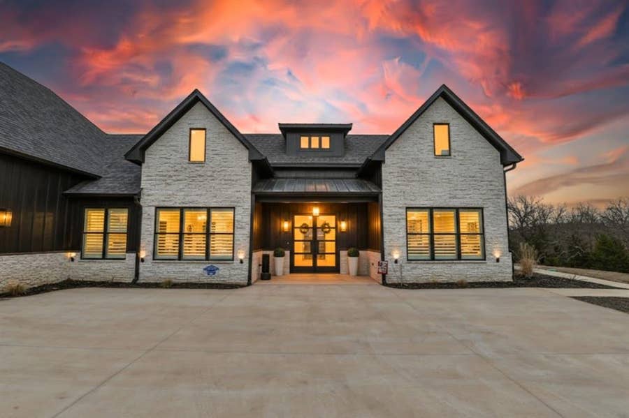Property photo for 15887 County Road 436, Lindale, TX