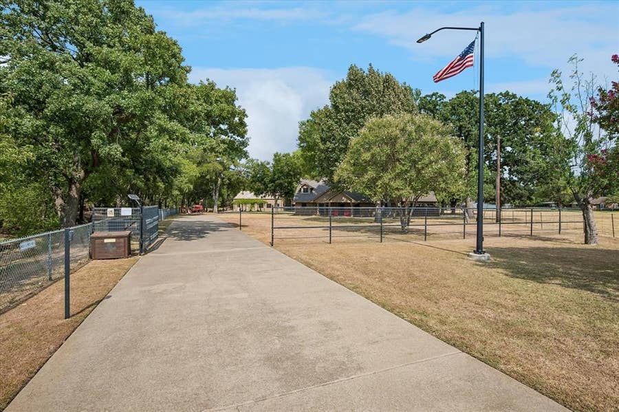 Property photo for 6707 US 287 Highway, Arlington, TX