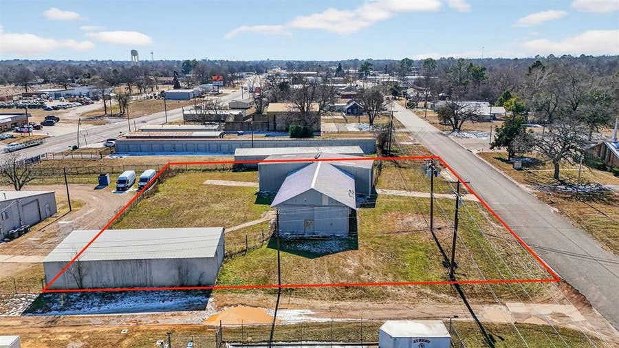 Property photo for 927 N Palestine Street, Athens, TX