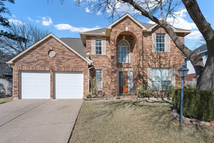 Property photo for 4303 Solitude Court, Arlington, TX
