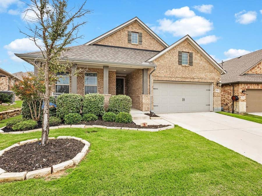 Property photo for 916 Monarch Lane, Celina, TX