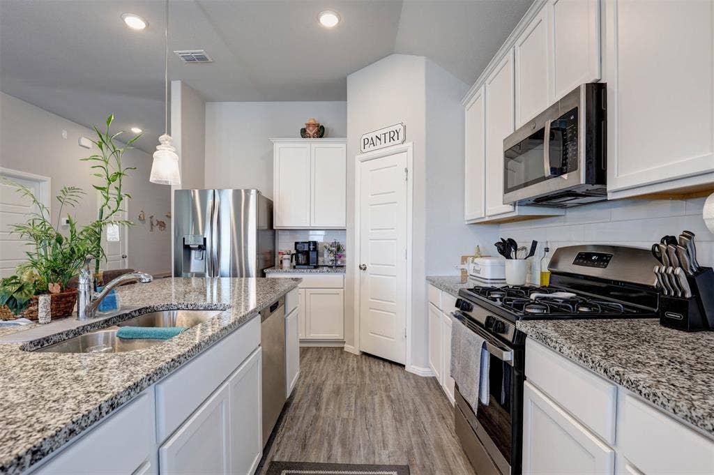 8948 Bronze Meadow Drive, Fort Worth, TX 76131