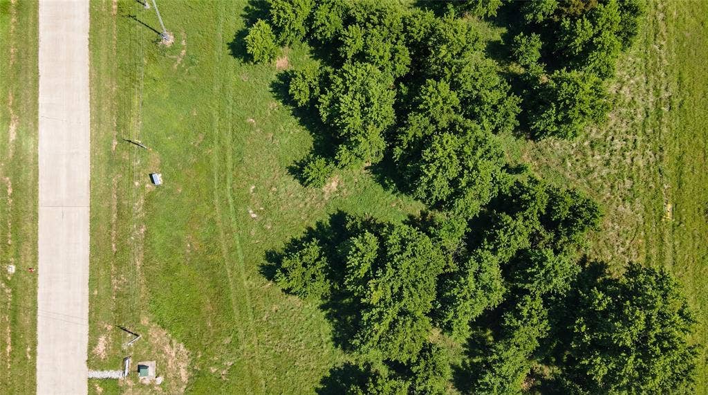 This is an aerial photograph of Lot 4 Block G and was captured in February. It has been digitally enhanced to emphasize the presence of leaves and grass.
