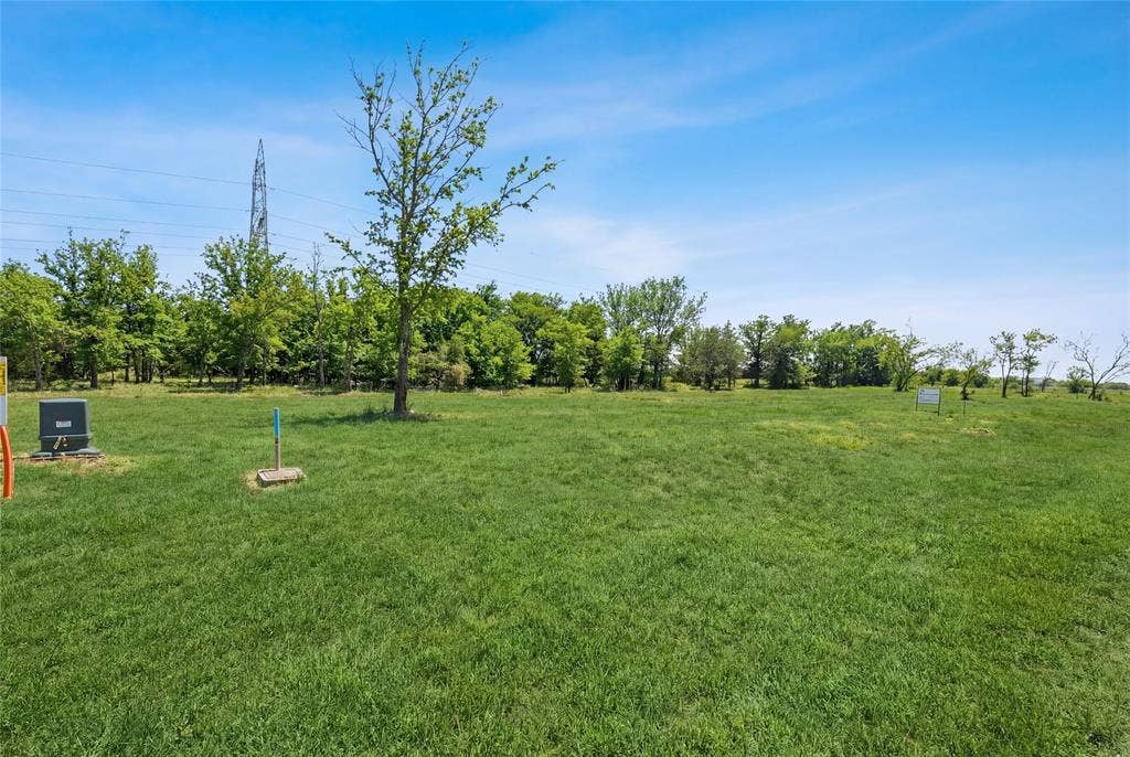 This is a photograph of Lot 4 Block G and was captured in February. It has been digitally enhanced to emphasize the presence of leaves and grass.