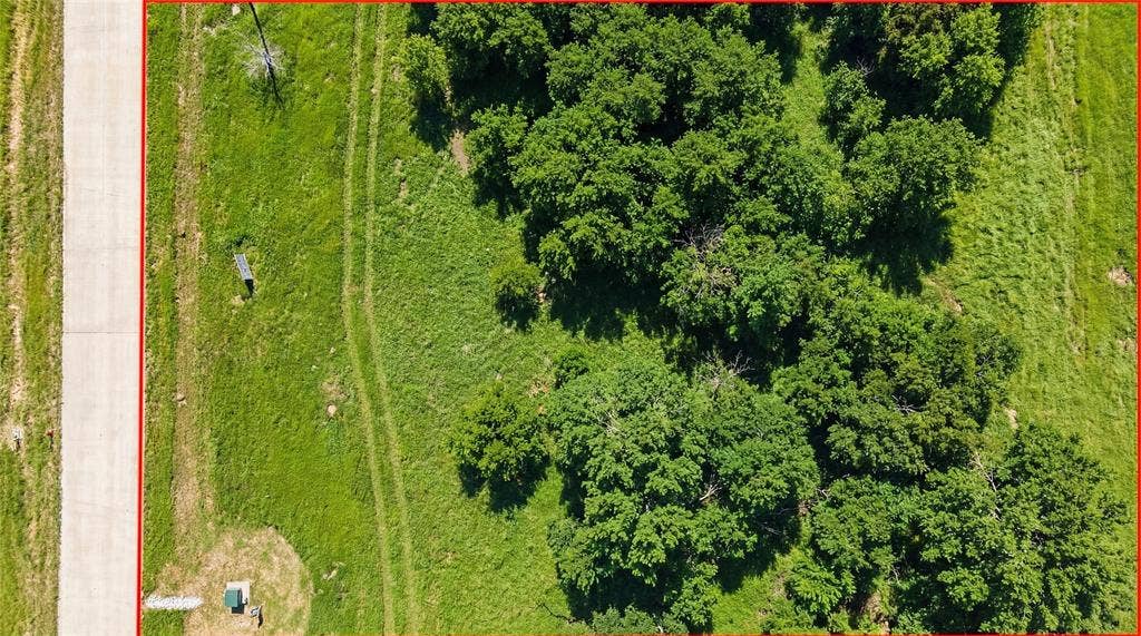 This is an aerial photograph of Lot 4 Block G and was captured in February. It has been digitally enhanced to emphasize the presence of leaves and grass.