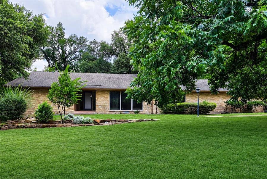 Property photo for 6606 Stonebrook Circle, Dallas, TX