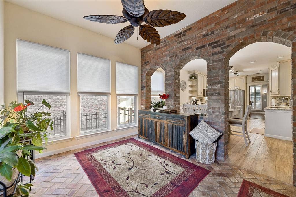 1924 Victoria Circle, McKinney, TX 75072 Great place for your plants with loads of natural light!