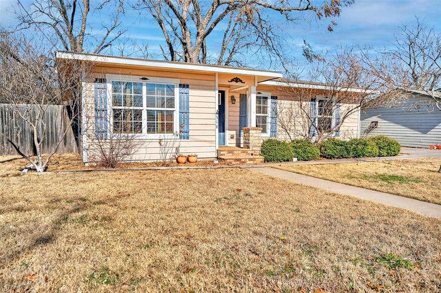 Property photo for 316 W Rucker Street, Granbury, TX