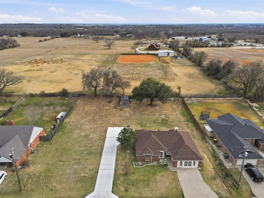 Property photo for 3917 Country Meadows Circle, Granbury, TX