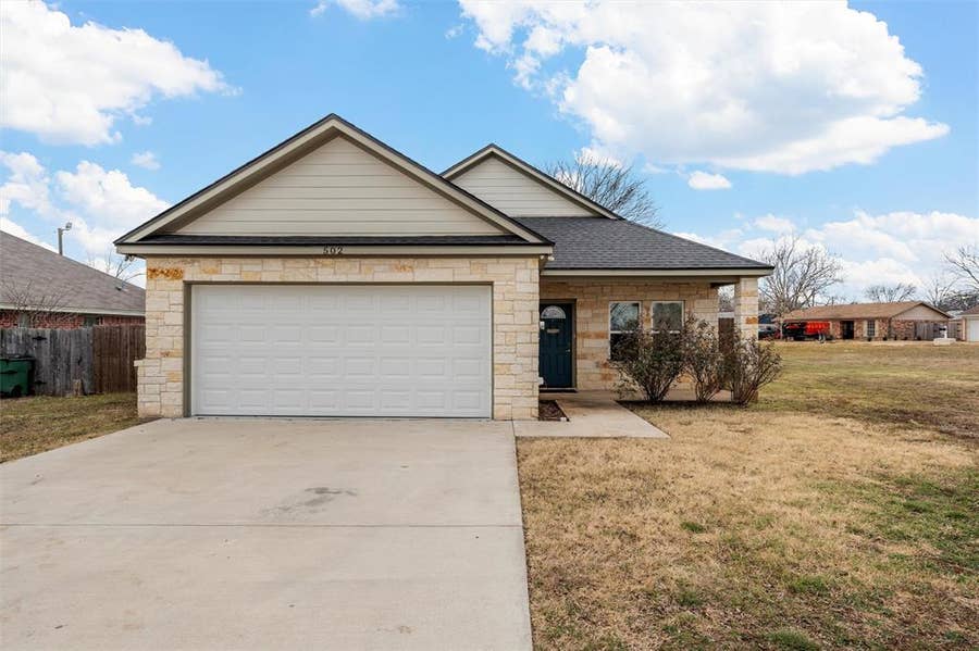 Property photo for 502 David Davis Drive, McGregor, TX