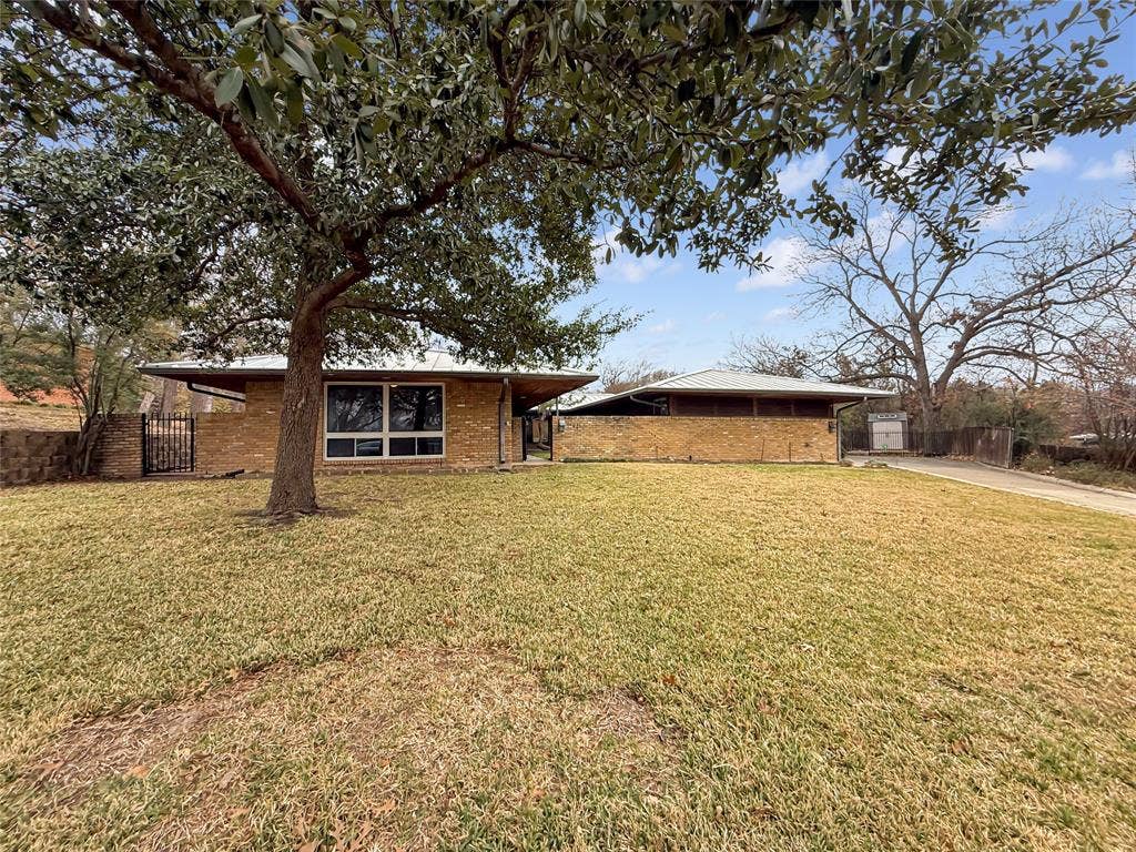 921 9th Street, Grand Prairie, TX 75050