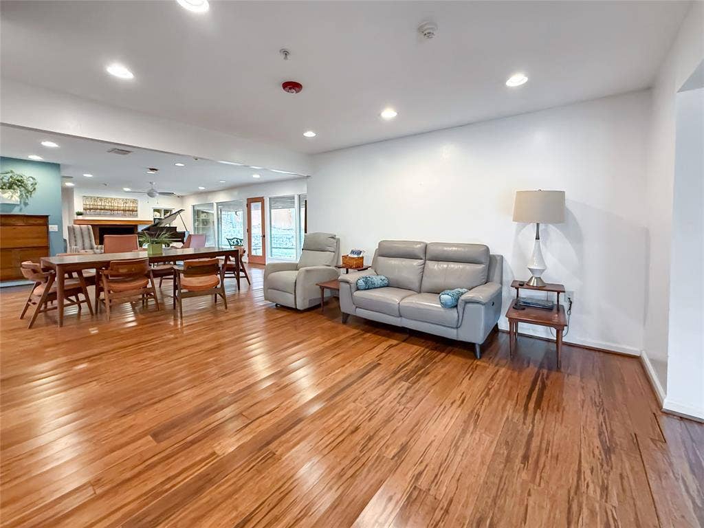 921 9th Street, Grand Prairie, TX 75050