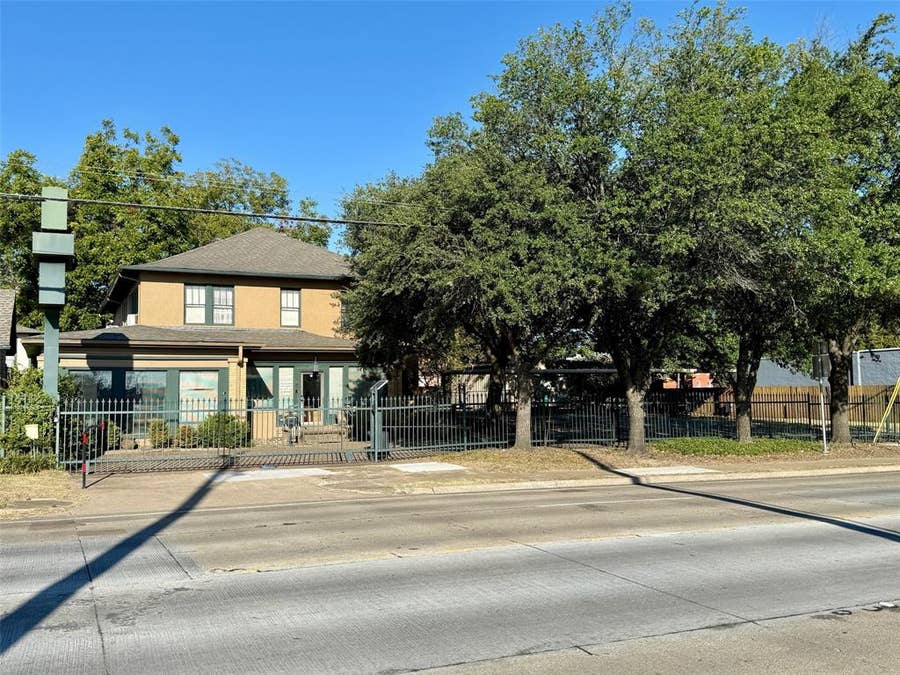 Property photo for 203b N Rockwall Avenue, Terrell, TX