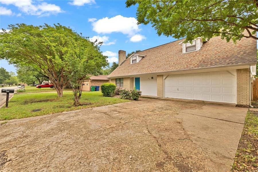 Property photo for 205 San Jacinto Court, Waxahachie, TX