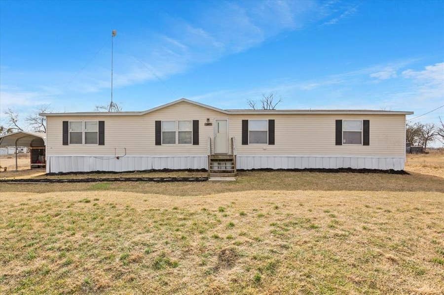 Property photo for 247 N Lake Street, Axtell, TX