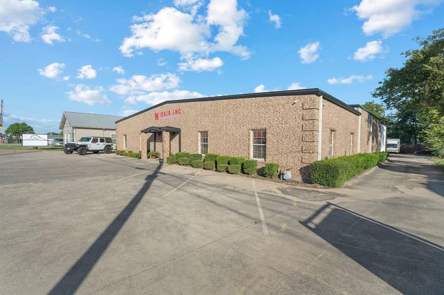 Property photo for 132 W Mcleroy Boulevard, Saginaw, TX