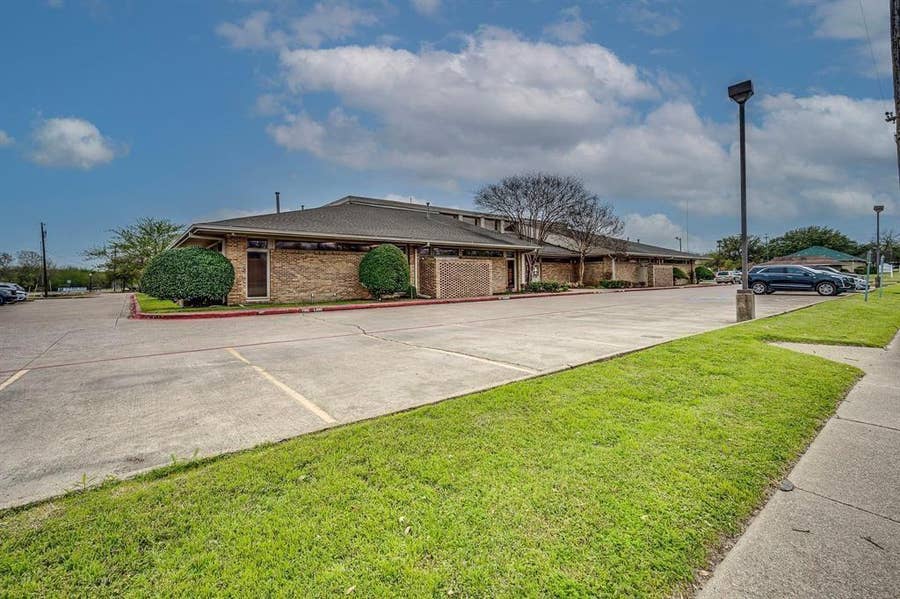 Property photo for 601 S Clay Street, #107, Ennis, TX