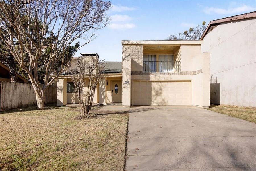 Property photo for 1606 Hawthorne Drive, Arlington, TX