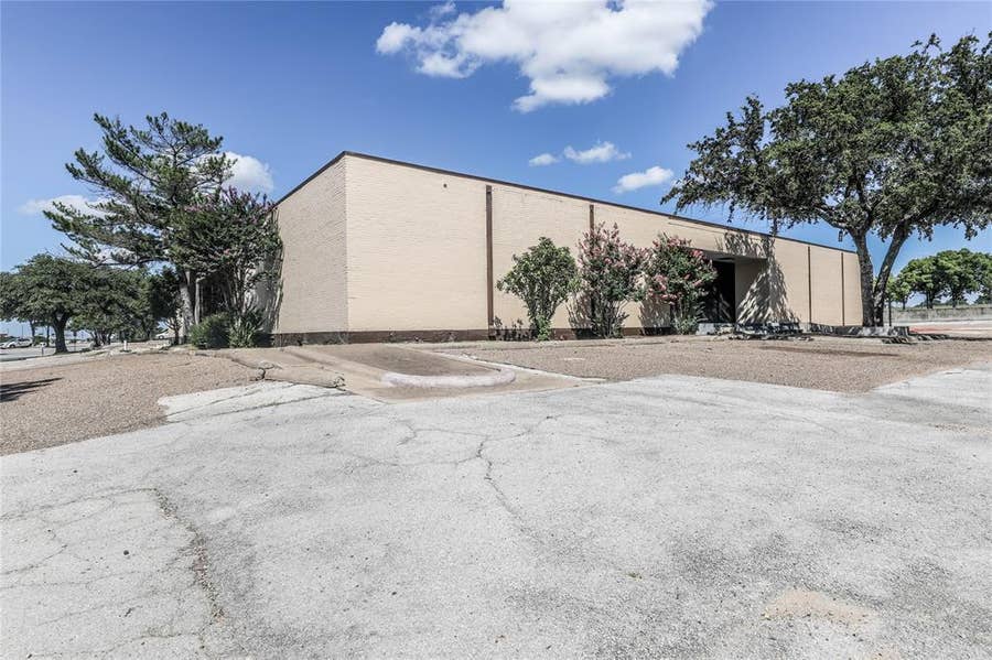Property photo for 7471 Marvin D Love, Dallas, TX