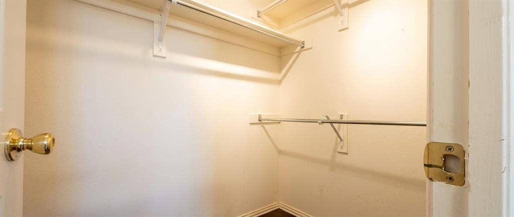 2614 Pecan Meadow Drive, Garland, TX 75040 Master Closet