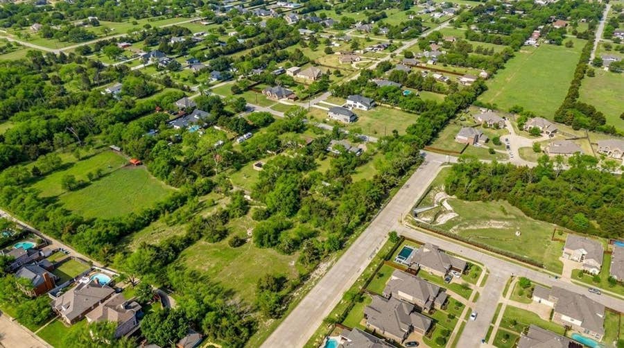 Property photo for 1000 Silver Creek Drive, DeSoto, TX