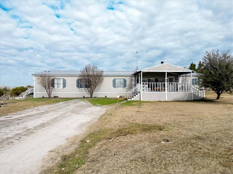 Property photo for 5206 Buttercup Court, Granbury, TX