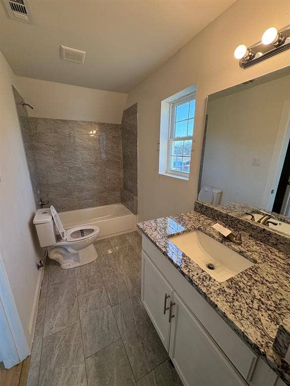 4209 Metropolitan Avenue, Dallas, TX 75210 Upstairs bathroom.