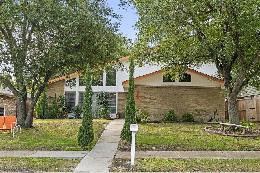 Property photo for 3206 Brook Glen Drive, Garland, TX