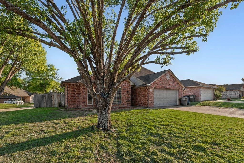 400 Buckskin Drive, Red Oak, TX 75154 Huge Corner Lot with tall privacy fence