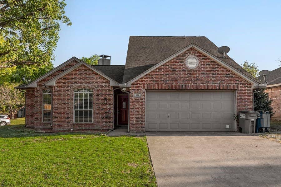 Property photo for 400 Buckskin Drive, Red Oak, TX