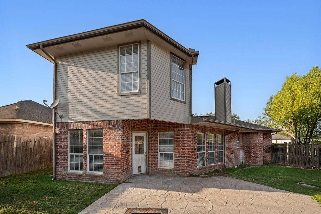400 Buckskin Drive, Red Oak, TX 75154 Large Back Yard with Stamped Concrete Patio