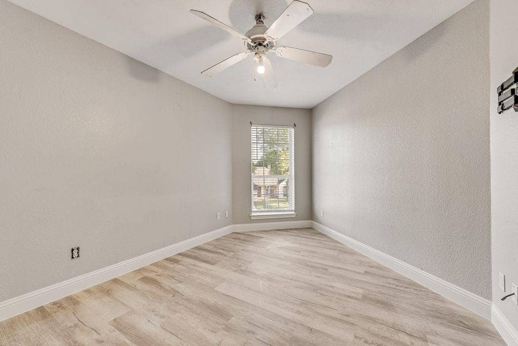 400 Buckskin Drive, Red Oak, TX 75154 New Flooring and Paint in Secondary Bedroom