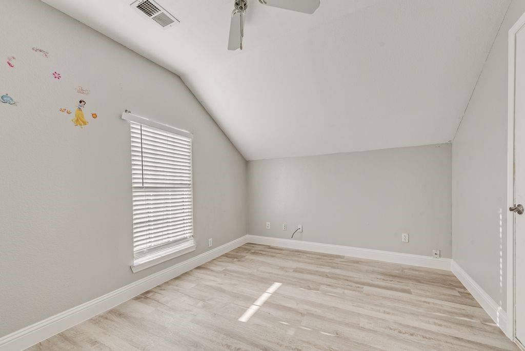 400 Buckskin Drive, Red Oak, TX 75154 Large Secondary Bedroom