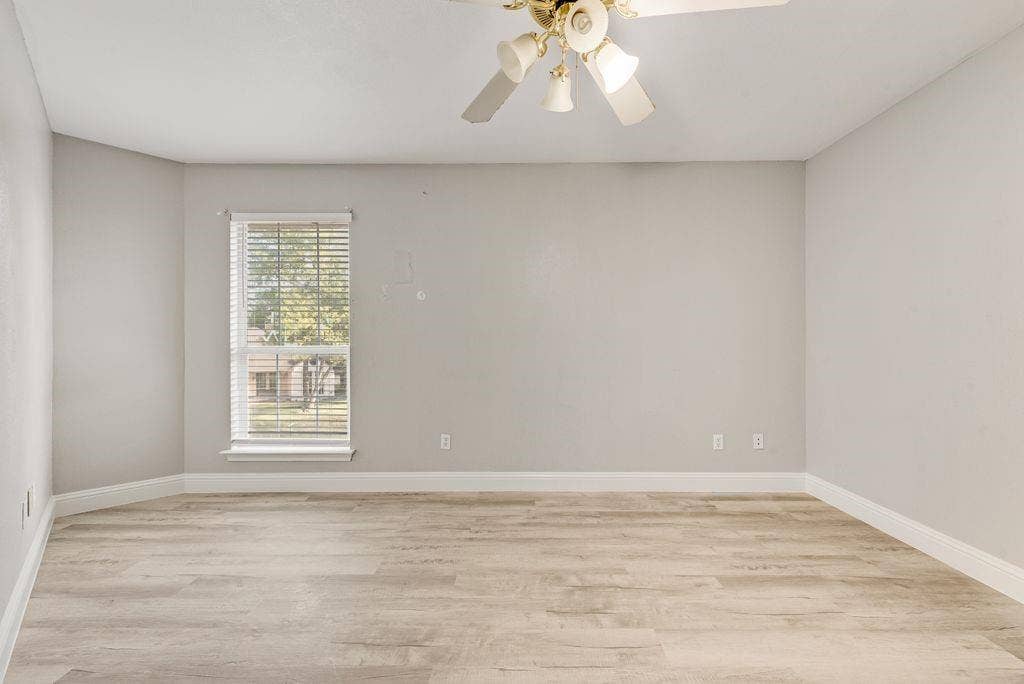 400 Buckskin Drive, Red Oak, TX 75154 New Flooring and Paint in Secondary Bedroom