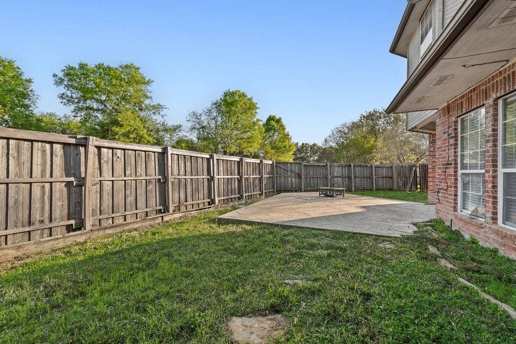 400 Buckskin Drive, Red Oak, TX 75154 Large Back Yard with Huge Patio