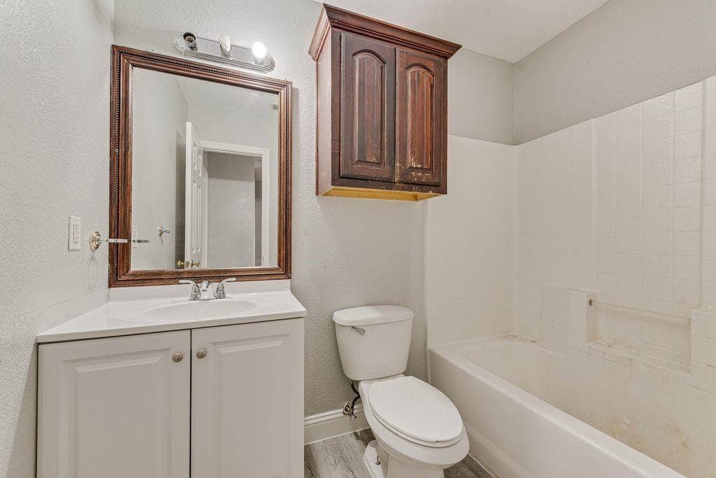 400 Buckskin Drive, Red Oak, TX 75154 400 Buckskin Drive, Red Oak, TX 75154
