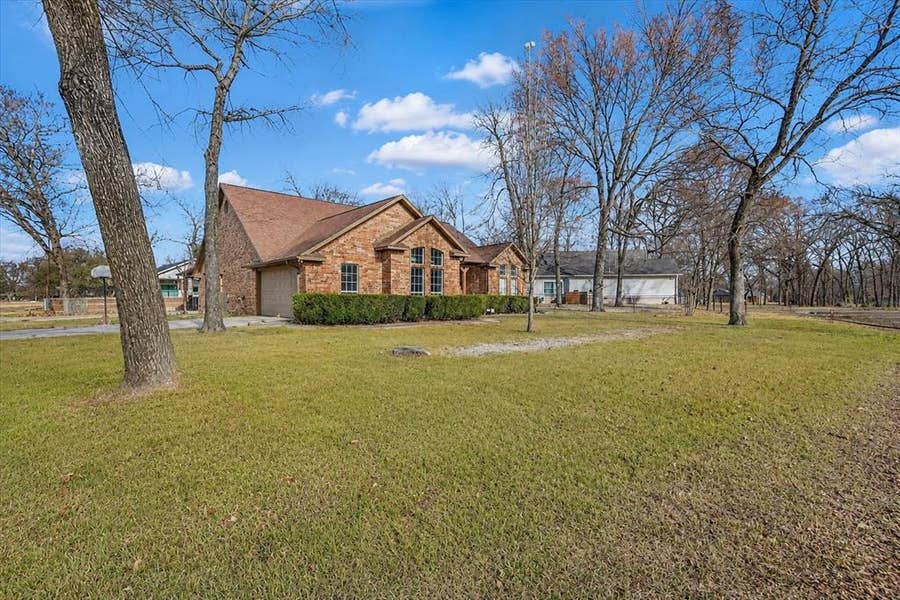 Property photo for 101 Idlewood Road, Enchanted Oaks, TX