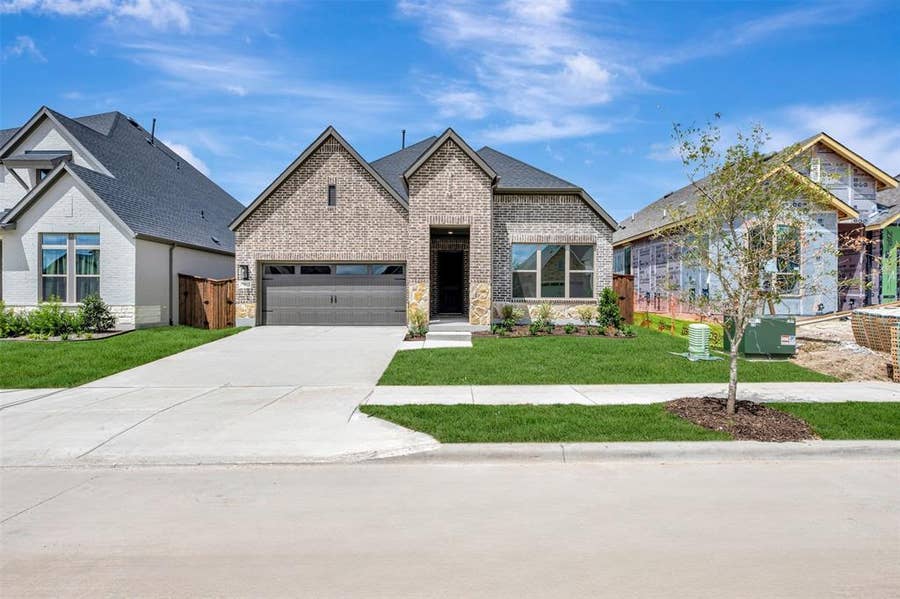 Property photo for 7812 Pondview Lane, Fort Worth, TX