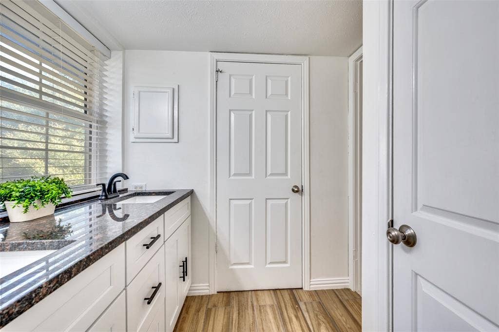 9910 Royal Lane, #208, Dallas, TX 75231