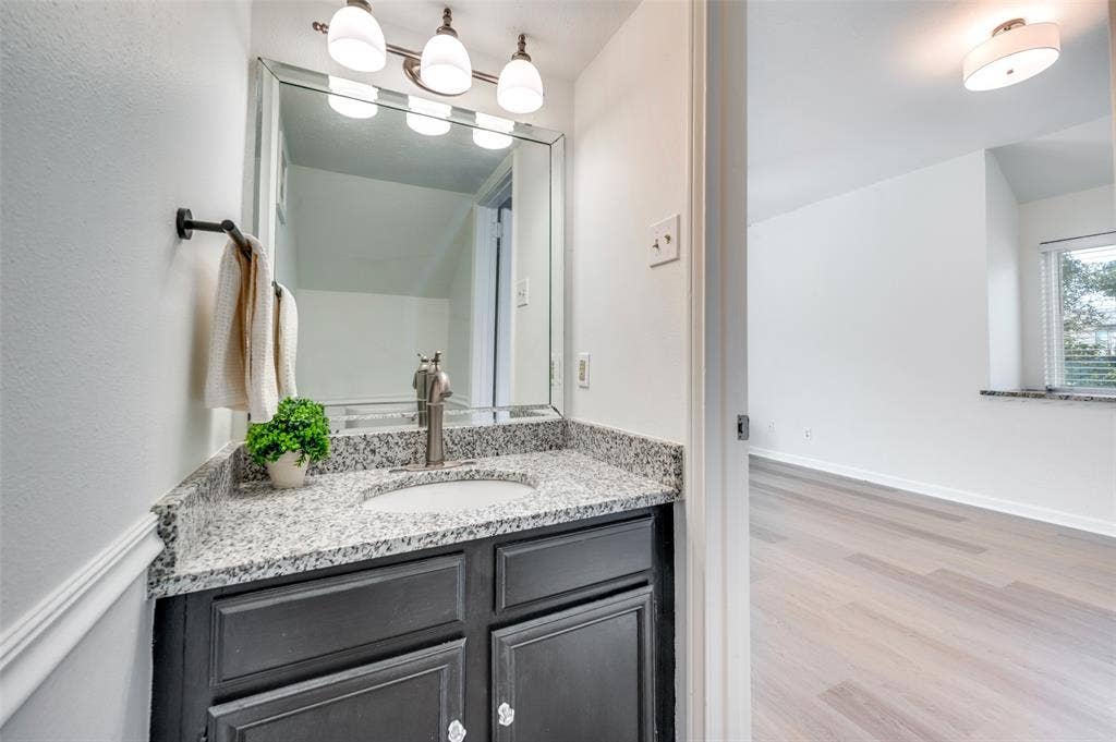 9910 Royal Lane, #208, Dallas, TX 75231