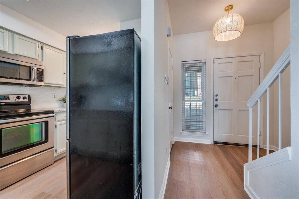 9910 Royal Lane, #208, Dallas, TX 75231