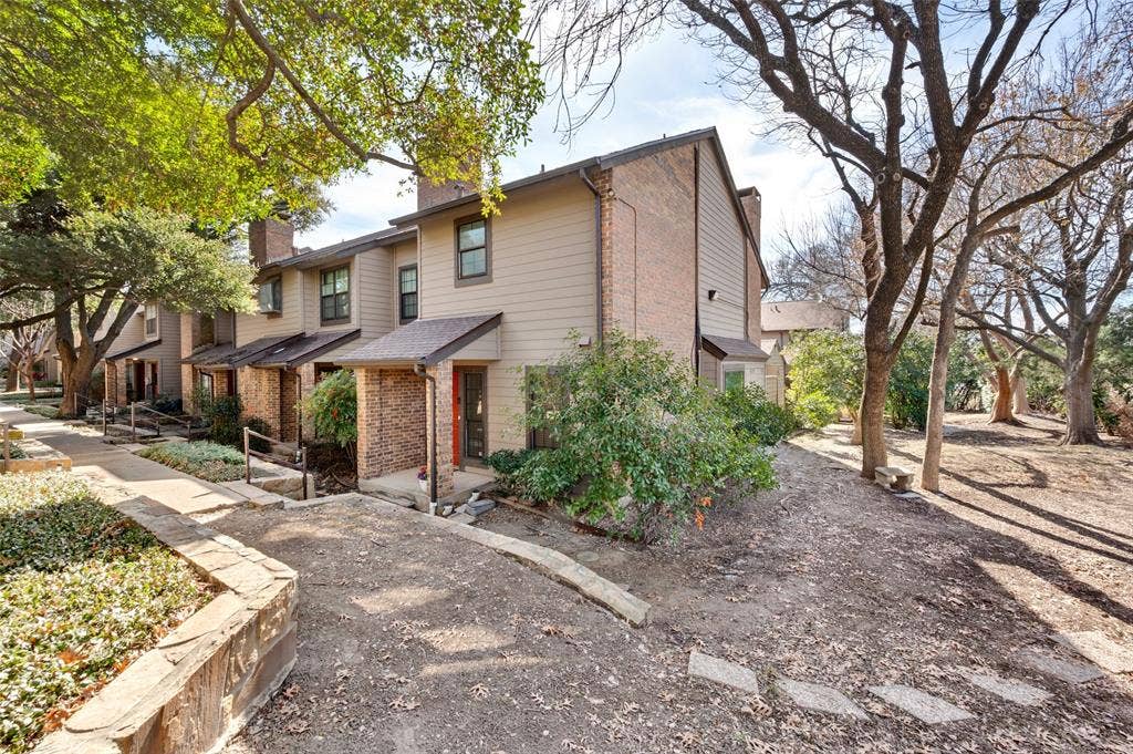 9910 Royal Lane, #208, Dallas, TX 75231