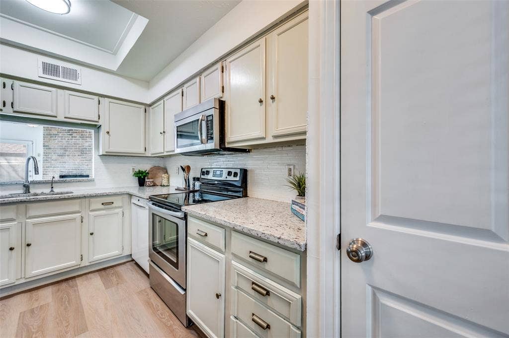 9910 Royal Lane, #208, Dallas, TX 75231