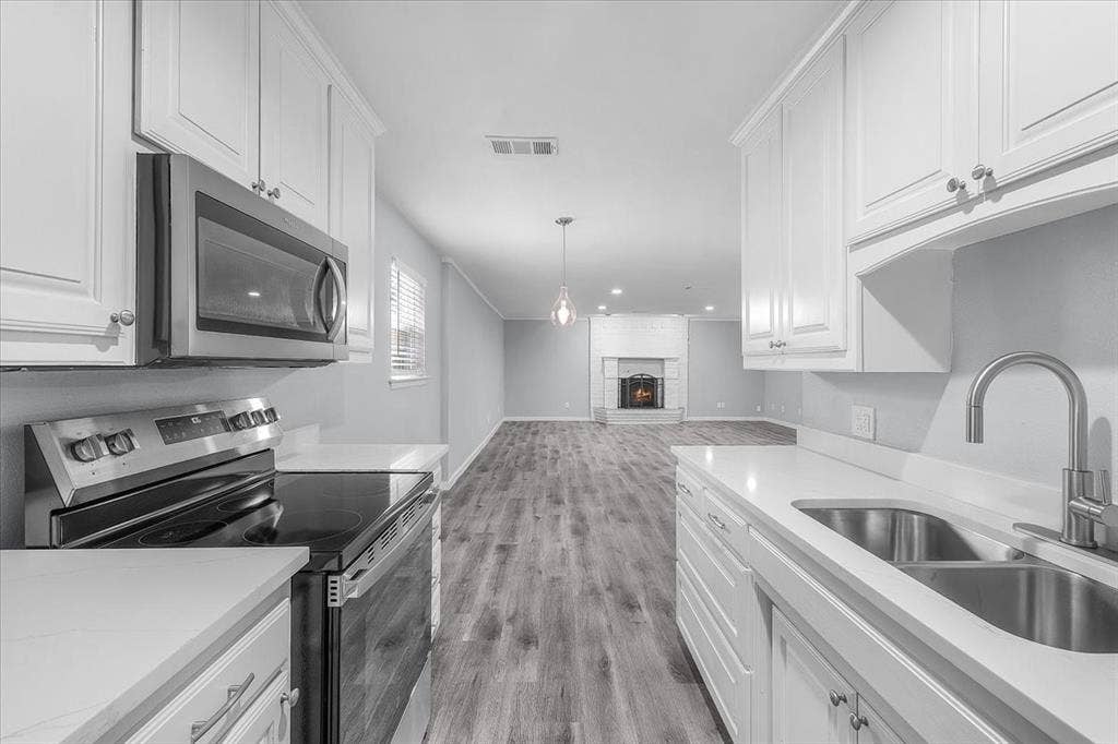 705 NW Hillery Street, Burleson, TX 76028 705 NW Hillery Street, Burleson, TX 76028