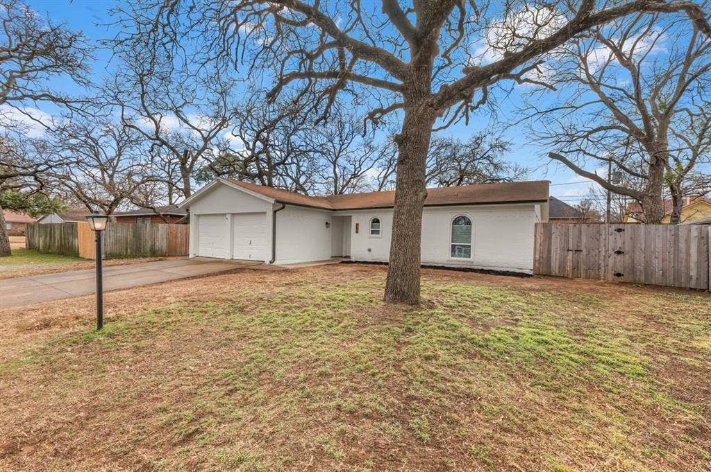 705 NW Hillery Street, Burleson, TX 76028 705 NW Hillery Street, Burleson, TX 76028